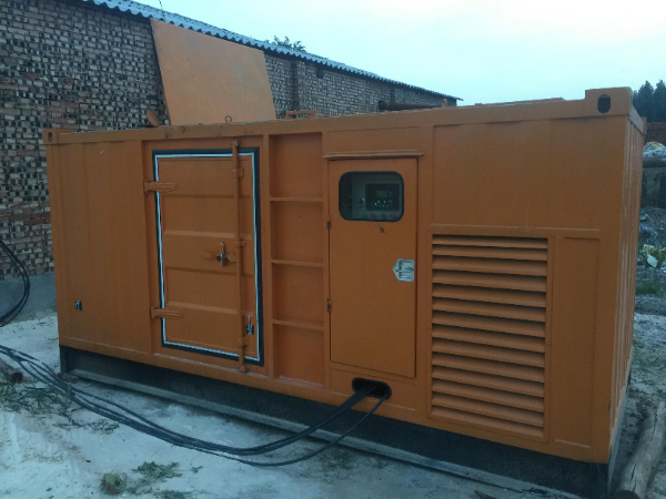 静宁发电机组长期使用中，电缆线的敷设路径有哪些要求？